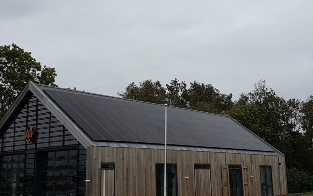 Zonnepanelen op brandweerkazerne Broek in Waterland